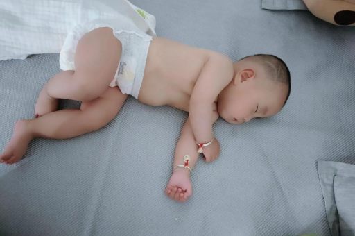 伊犁哈萨克三个月宝宝身高体重